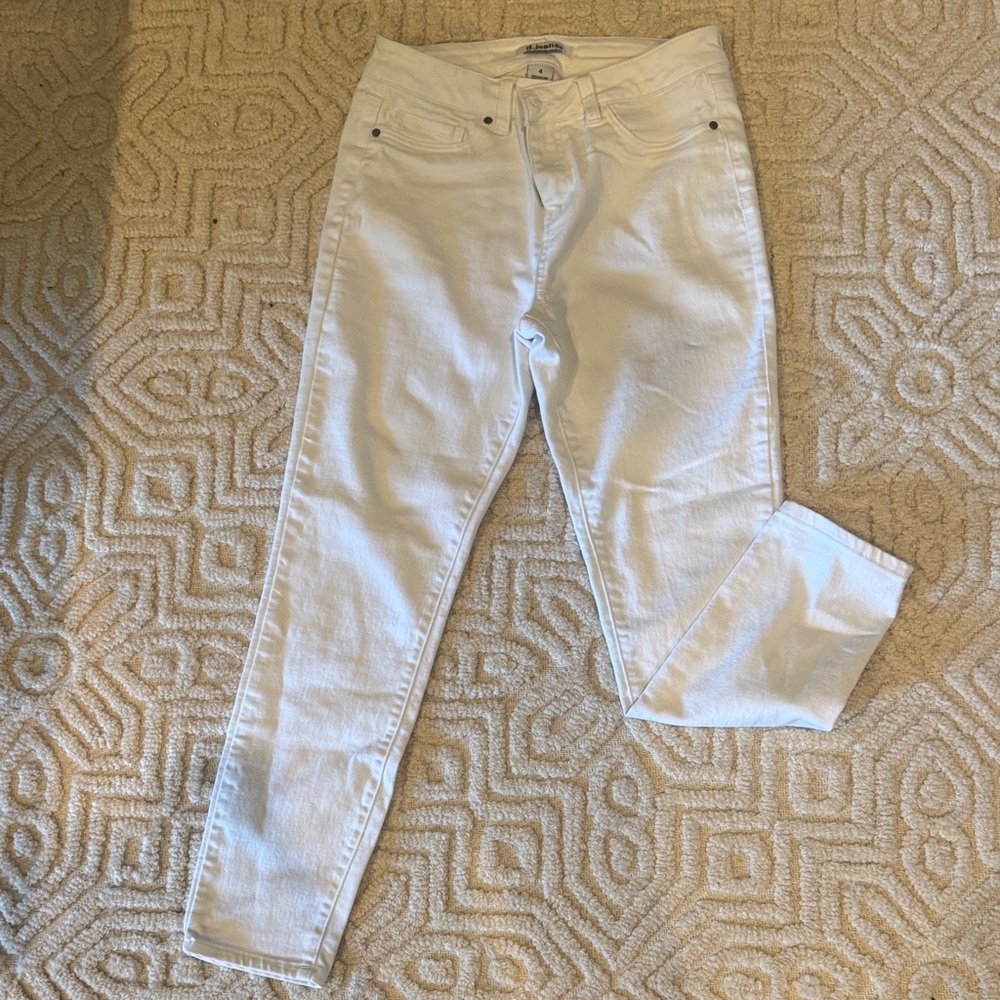 d. jeans Women's Cropped White Jeans
